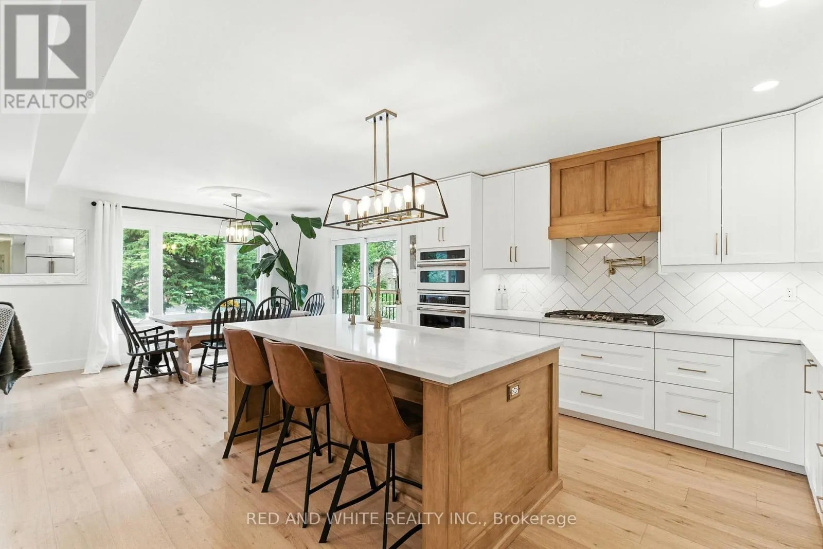 210 NORTHLAKE DRIVE