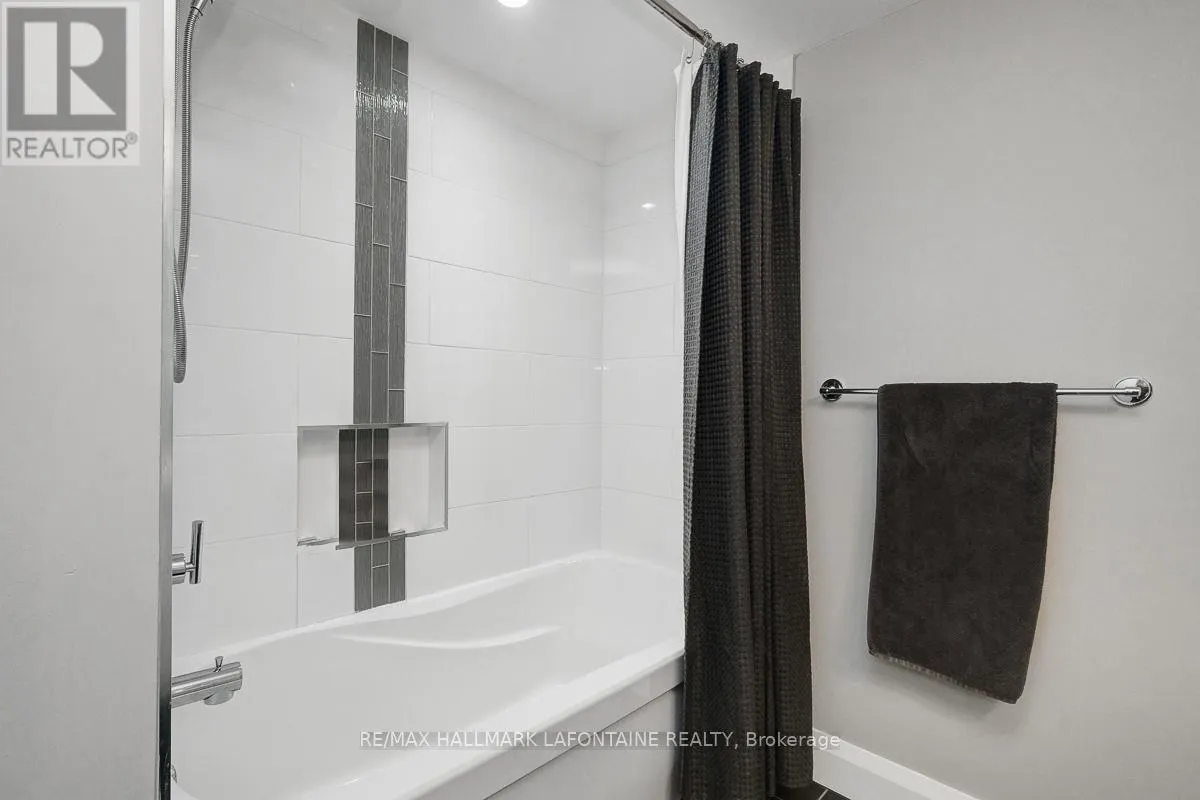 401 - 475 LAURIER AVENUE W