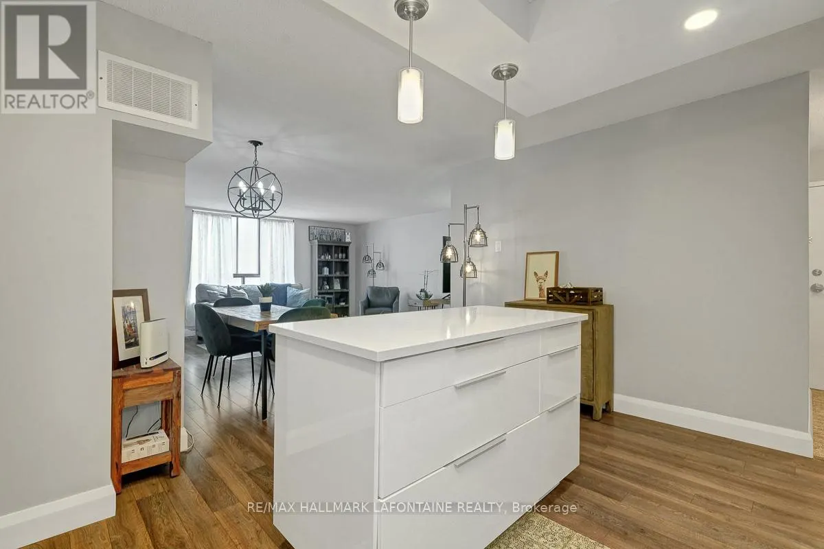401 - 475 LAURIER AVENUE W
