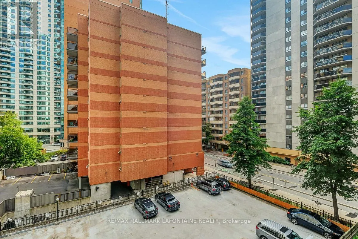 401 - 475 LAURIER AVENUE W