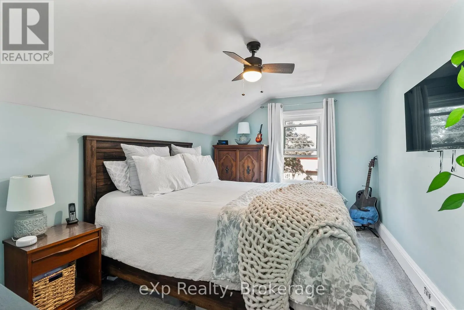 140 KING STREET E
