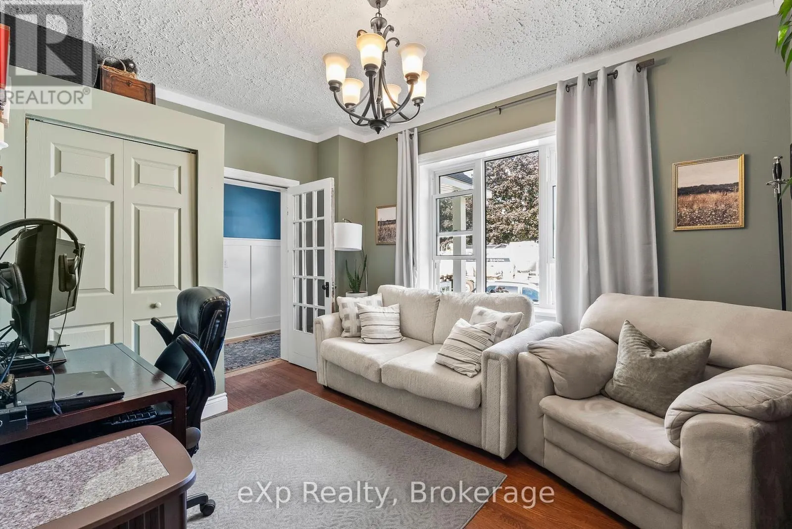 140 KING STREET E