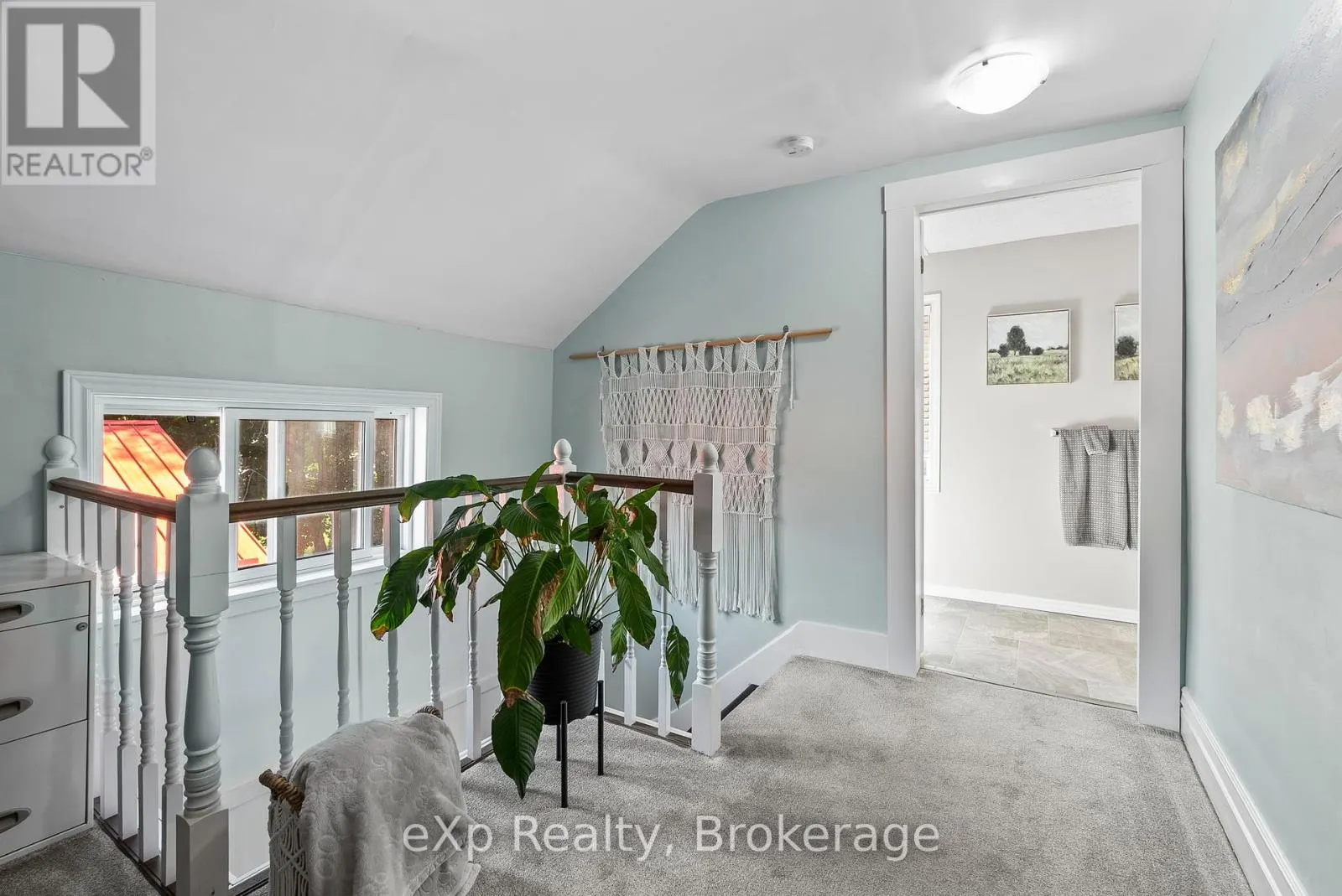 140 KING STREET E