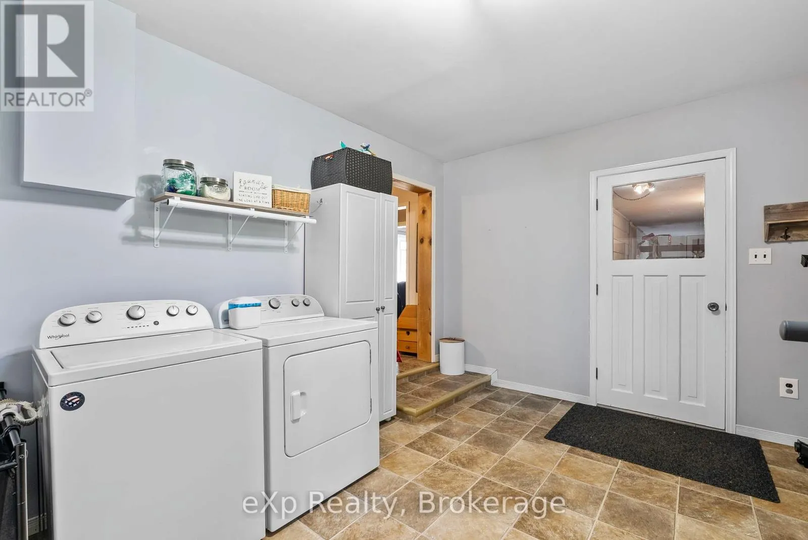140 KING STREET E