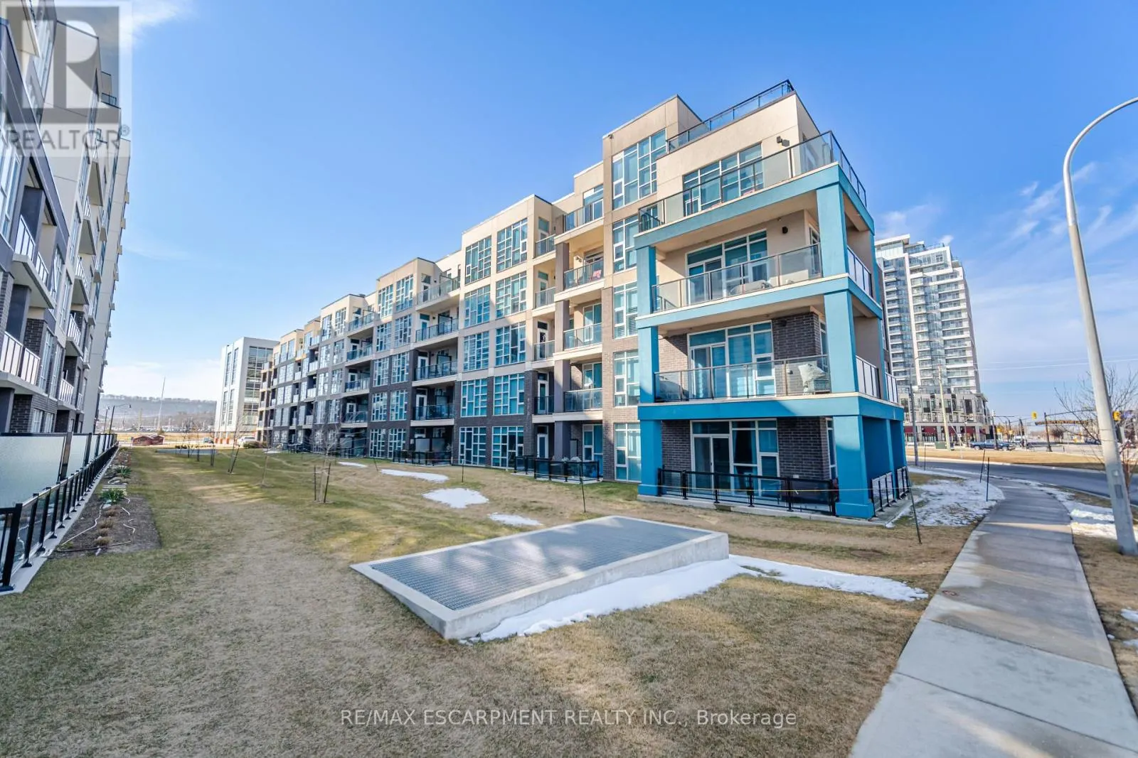308 - 10 CONCORD PLACE