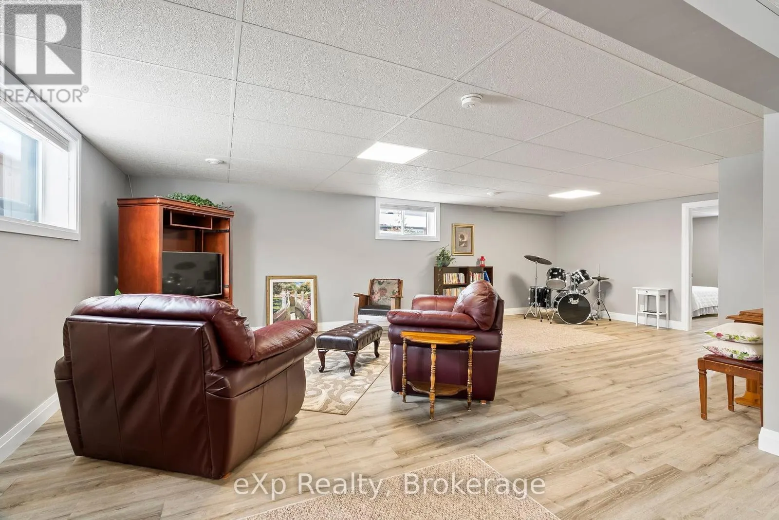 127 DOUG'S CRESCENT