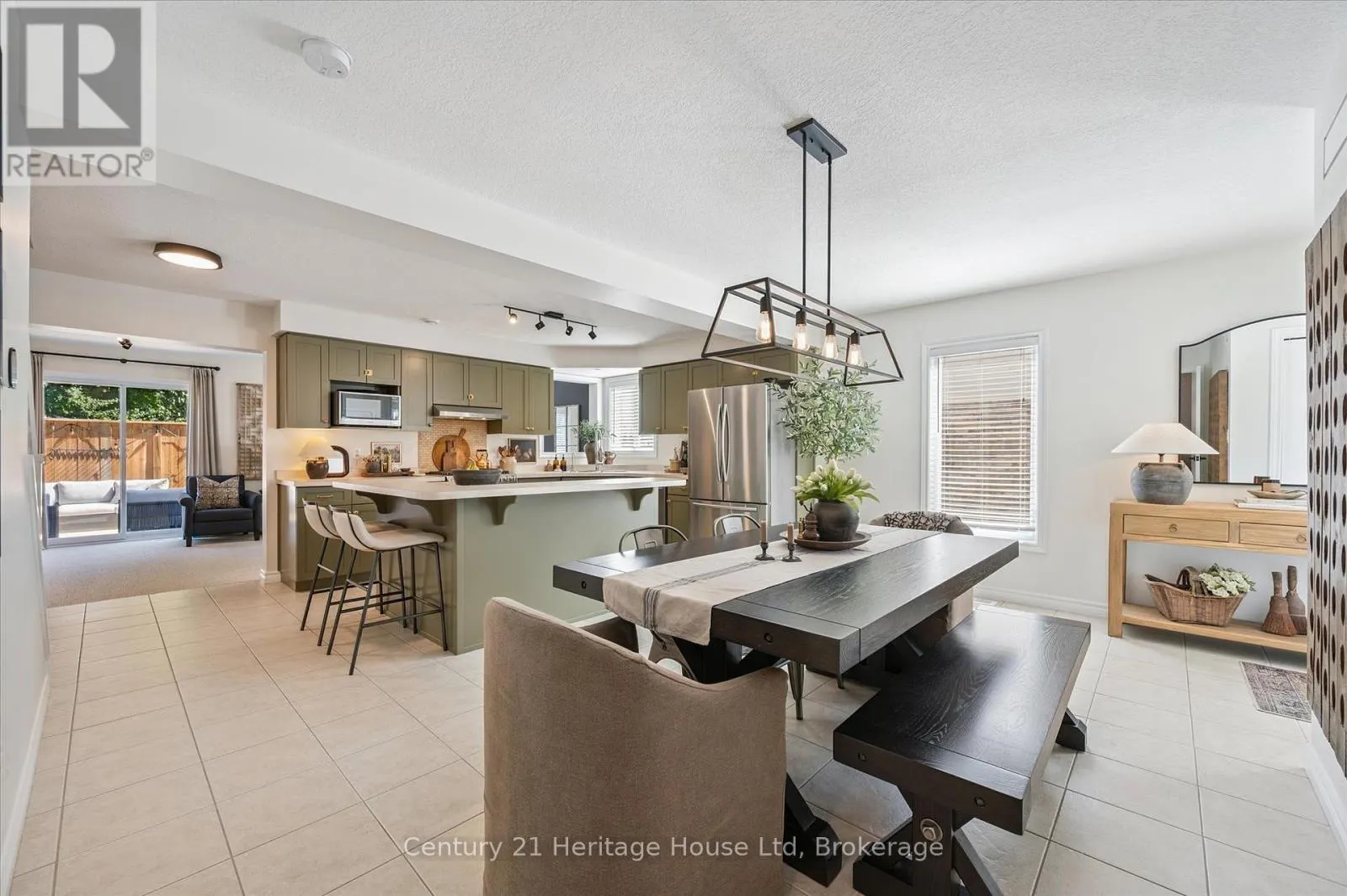 7 - 20 SHACKLETON DRIVE, #7