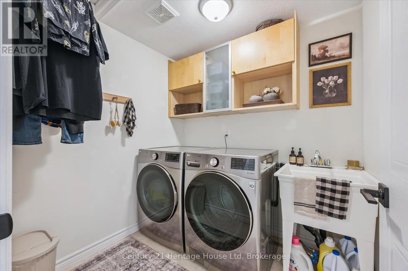 7 - 20 SHACKLETON DRIVE, #7