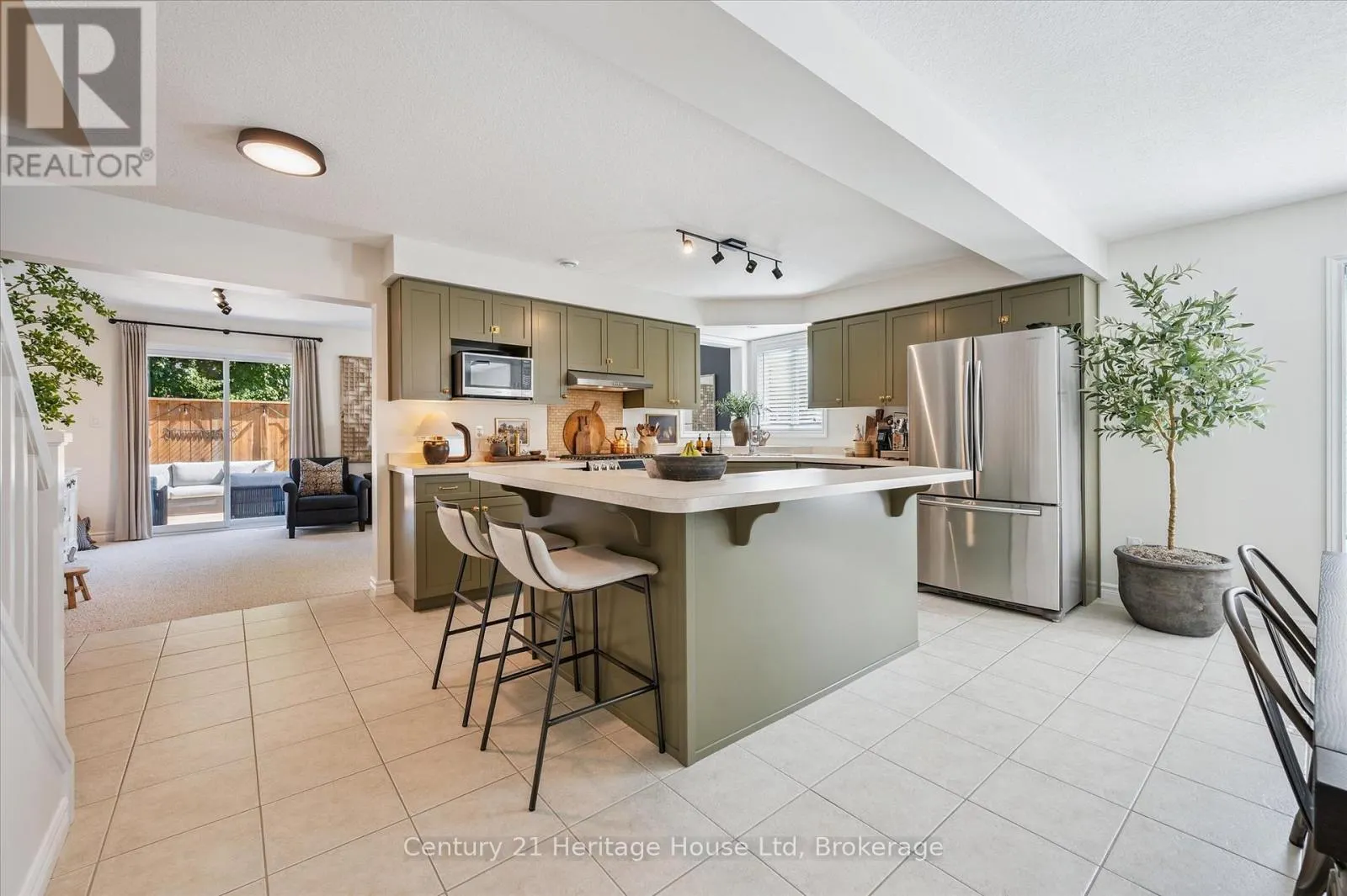 7 - 20 SHACKLETON DRIVE, #7