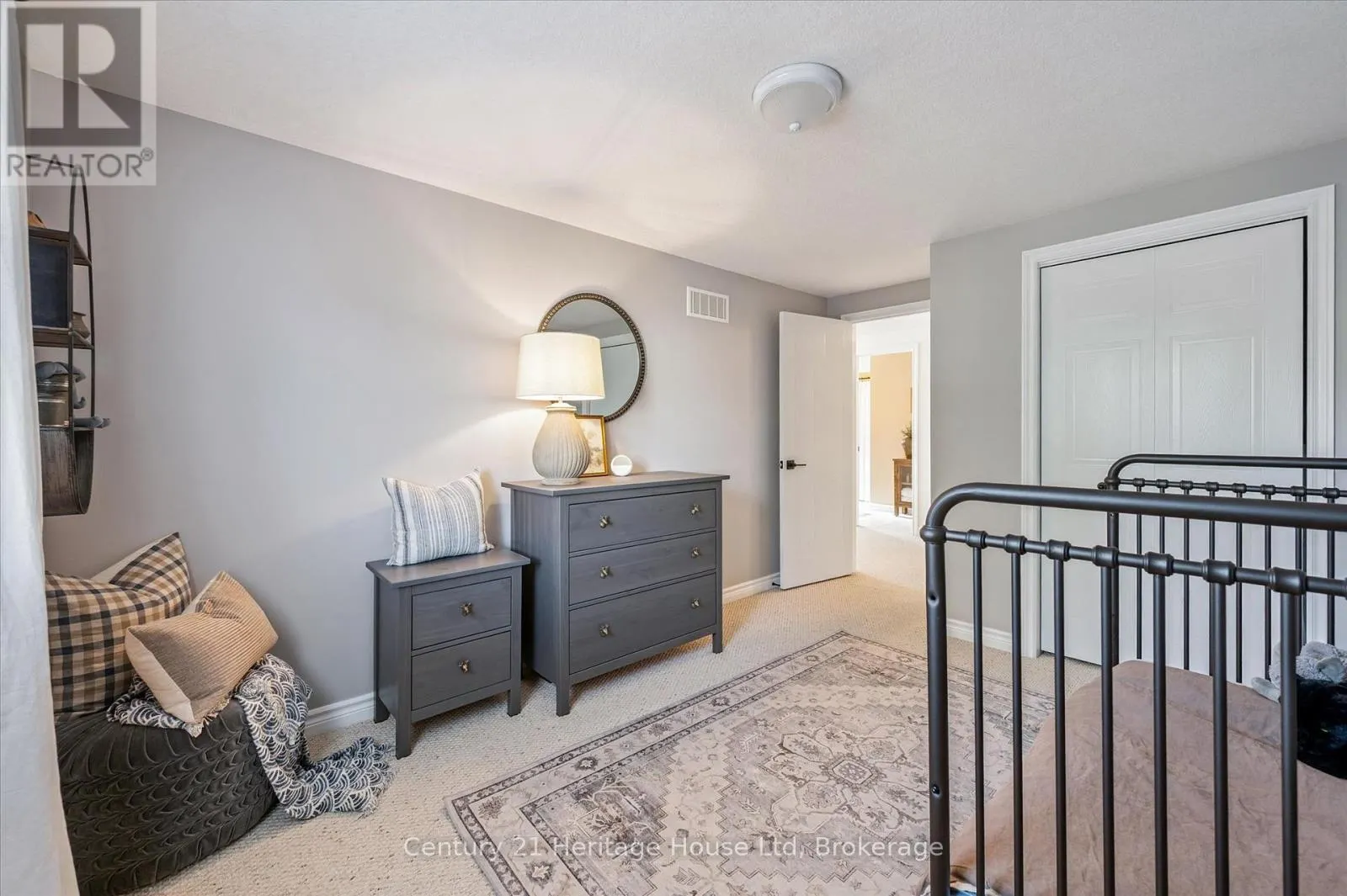 7 - 20 SHACKLETON DRIVE, #7