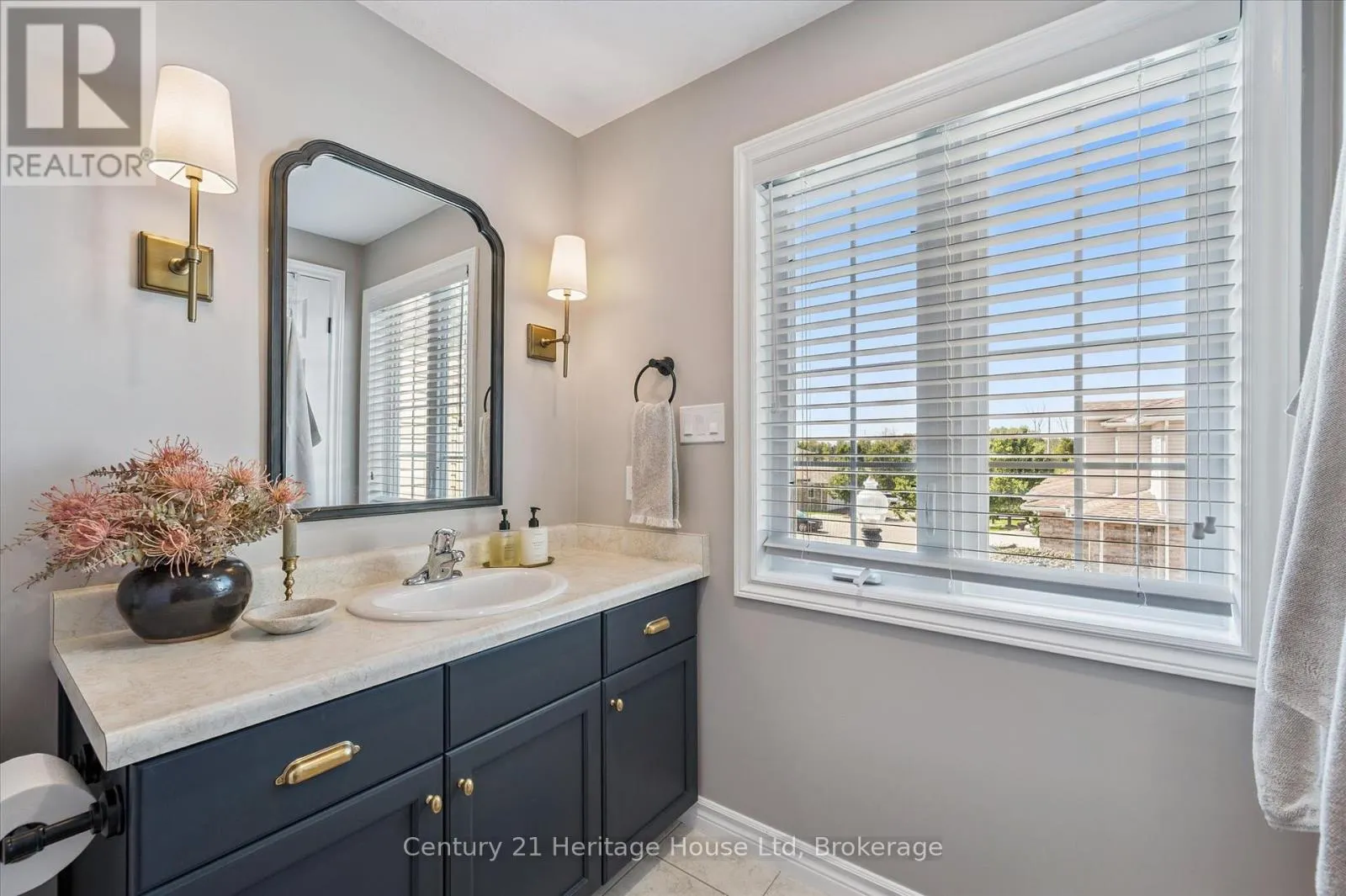7 - 20 SHACKLETON DRIVE, #7