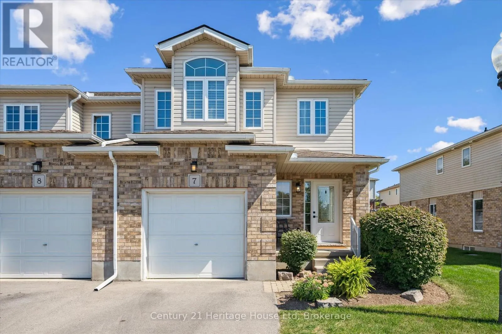 7 - 20 SHACKLETON DRIVE, #7