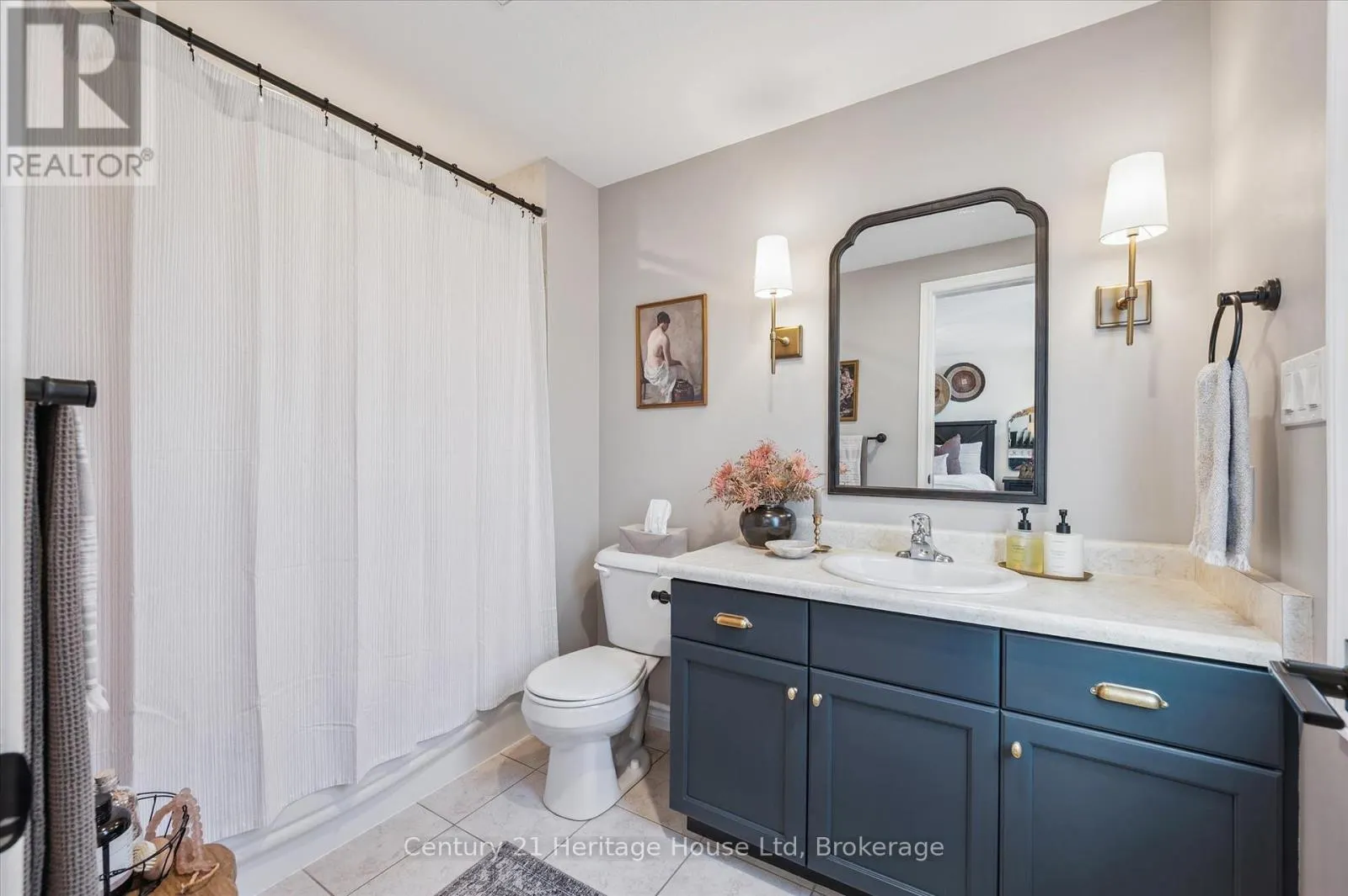 7 - 20 SHACKLETON DRIVE, #7