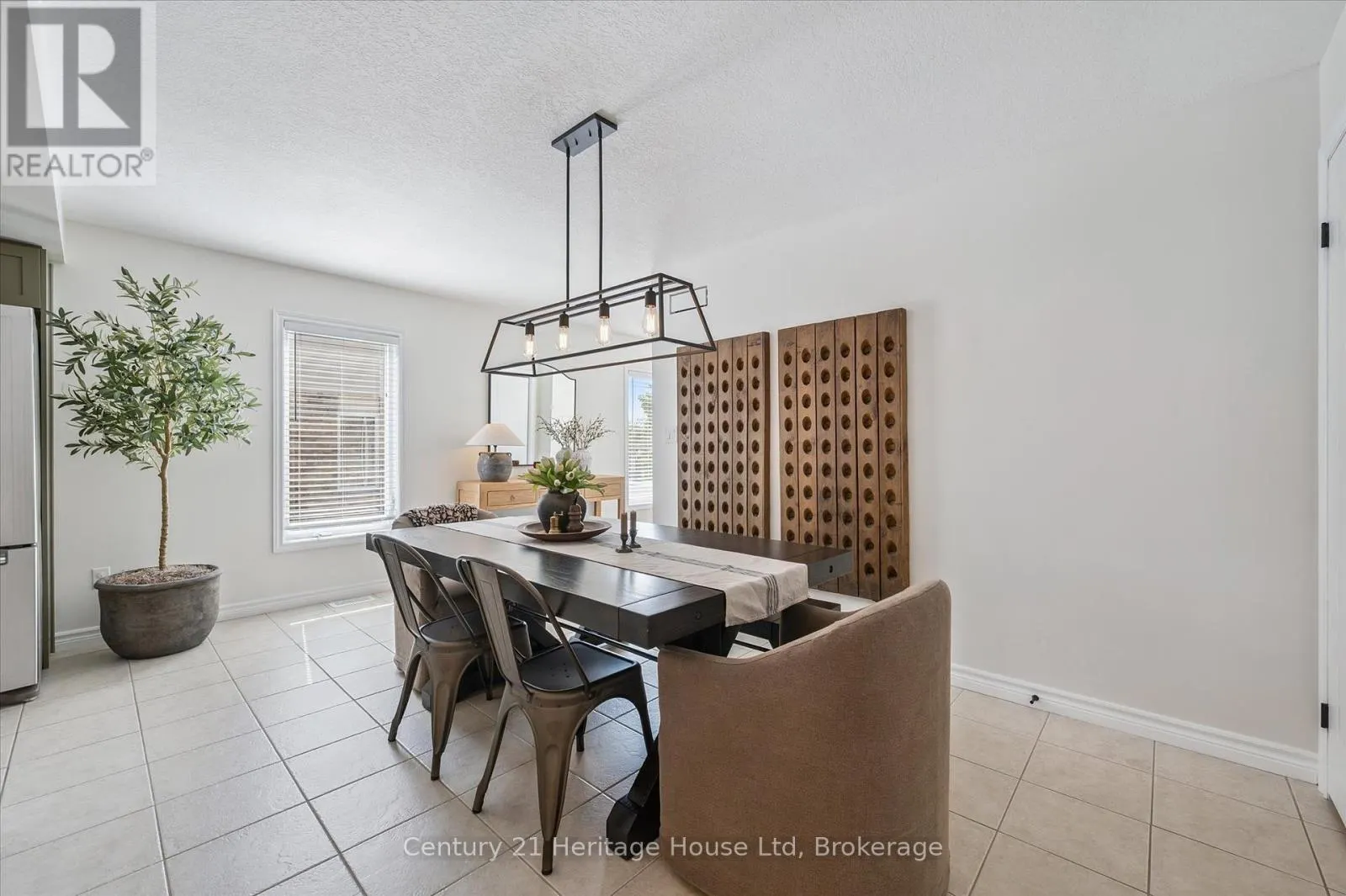 7 - 20 SHACKLETON DRIVE, #7