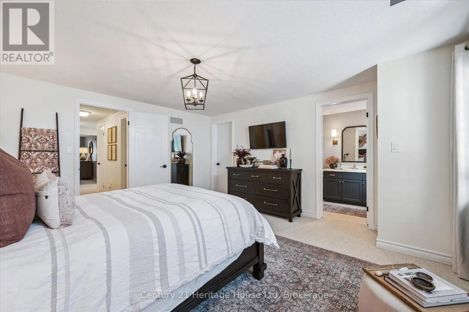 7 - 20 SHACKLETON DRIVE, #7