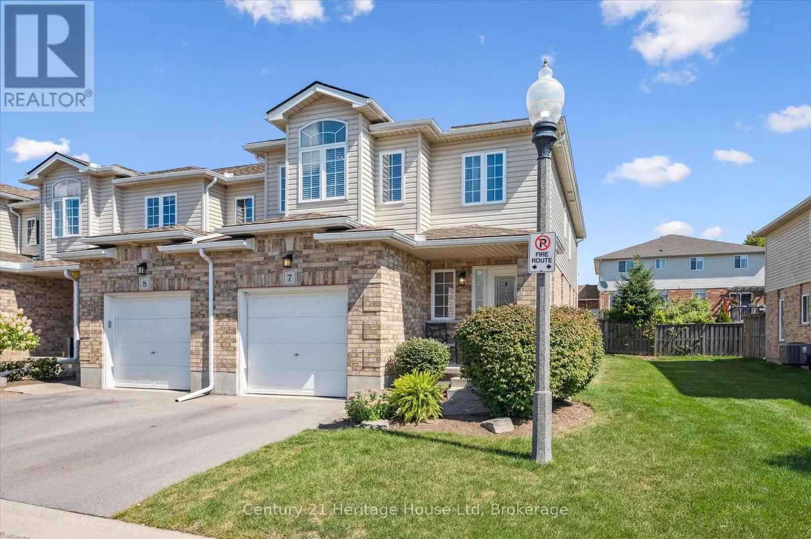 7 - 20 SHACKLETON DRIVE, #7
