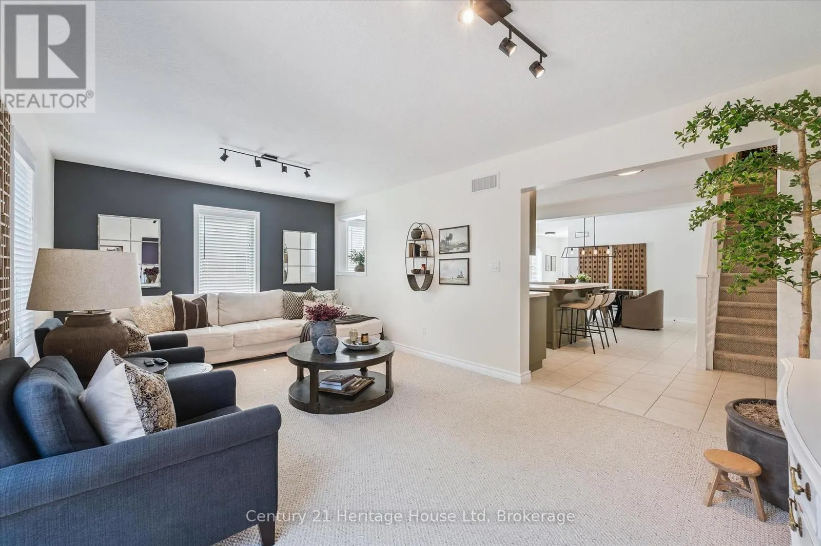 7 - 20 SHACKLETON DRIVE, #7