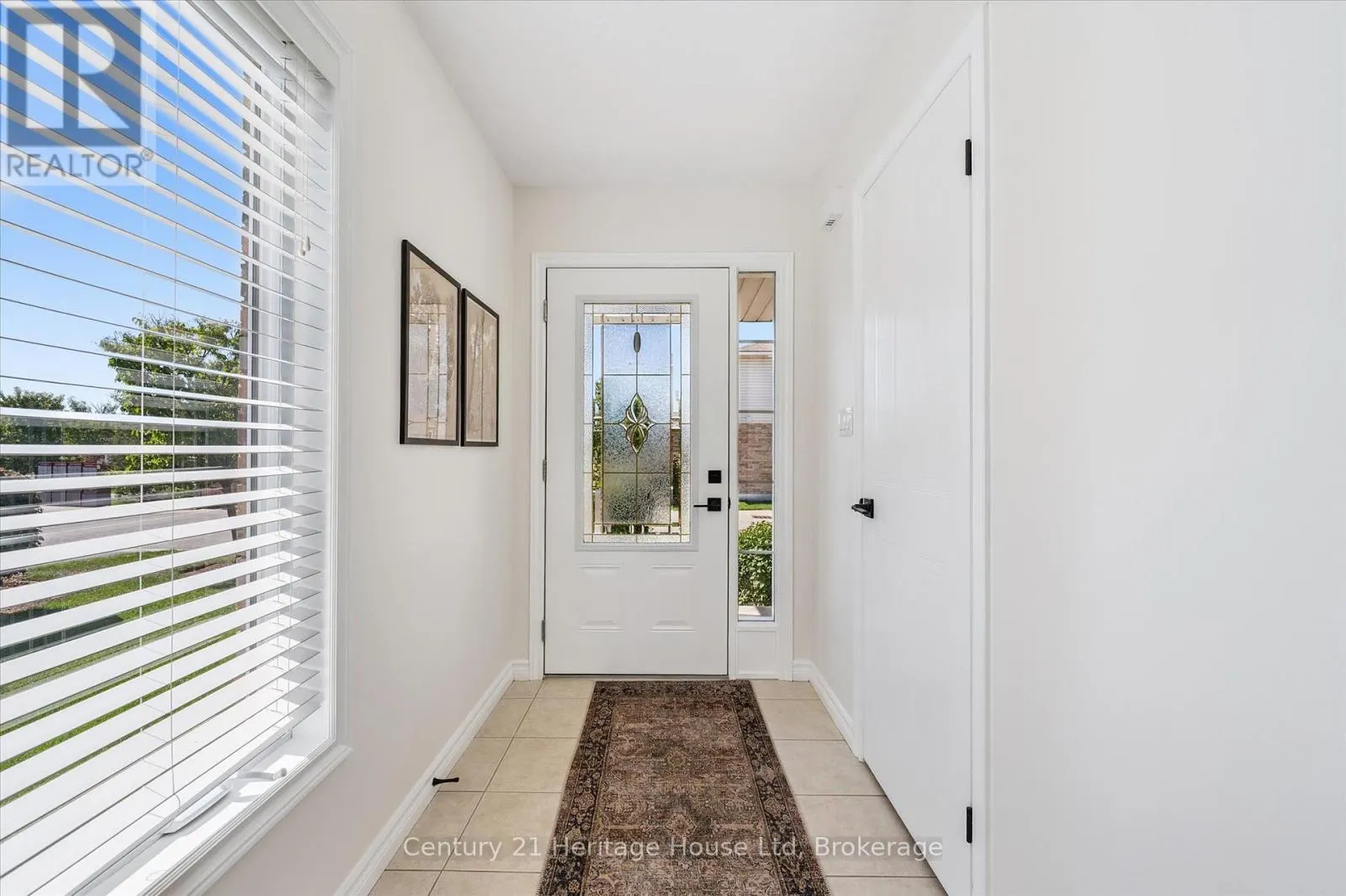 7 - 20 SHACKLETON DRIVE, #7