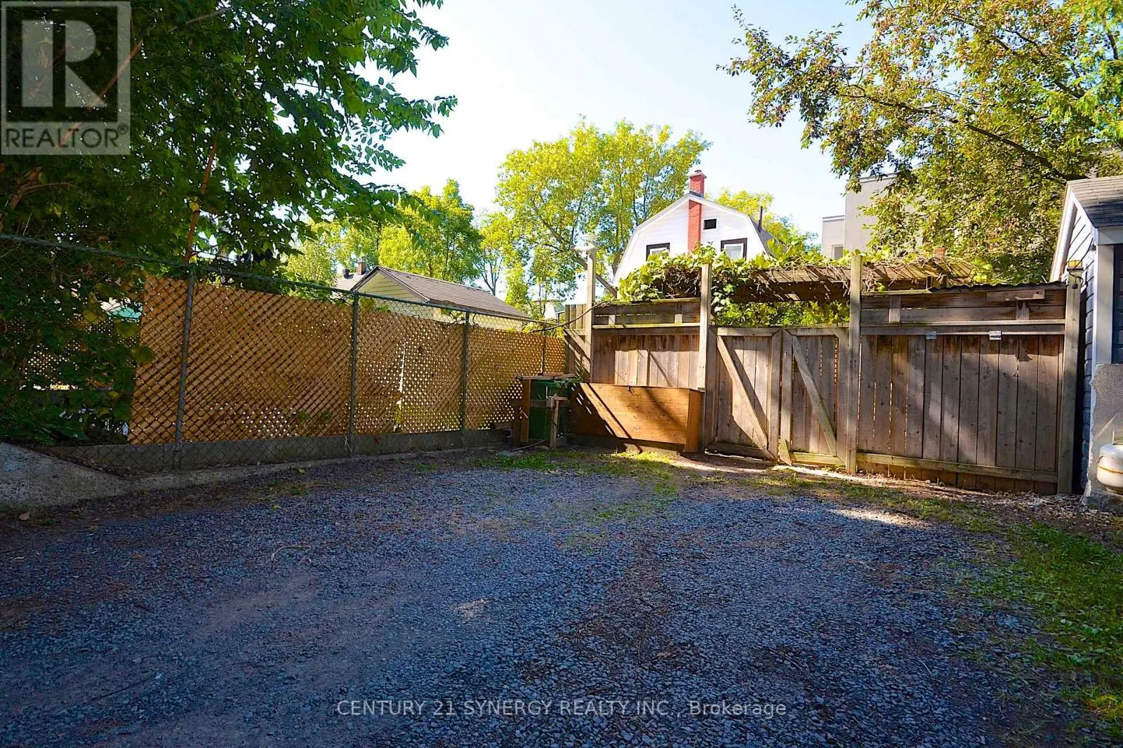 47 ROSLYN AVENUE