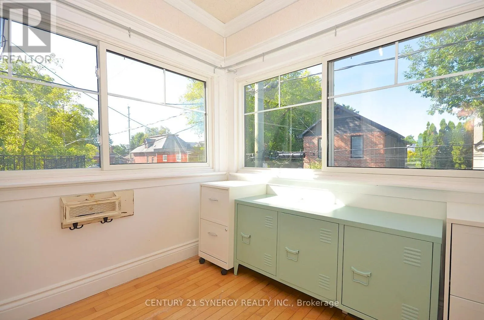 47 ROSLYN AVENUE