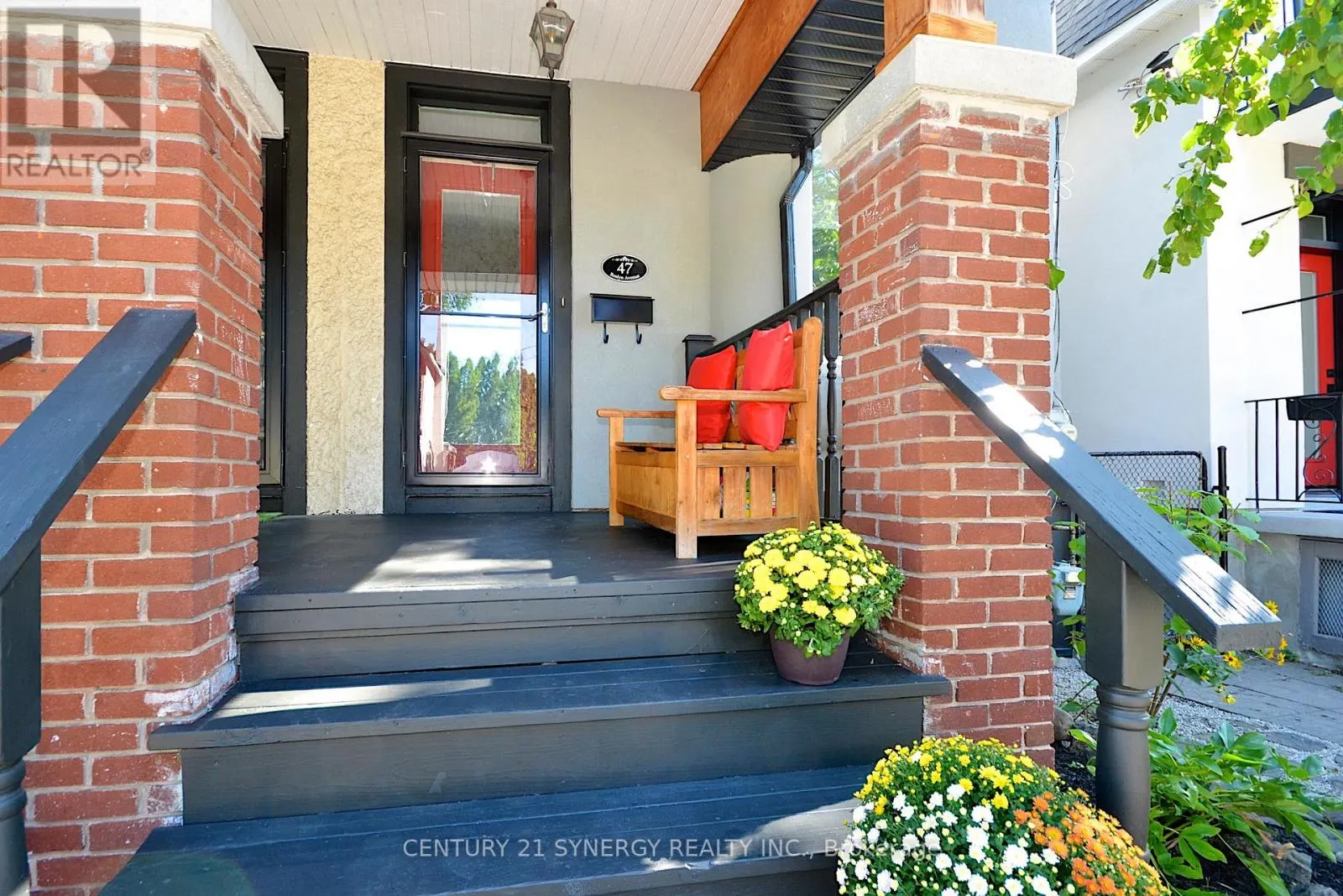 47 ROSLYN AVENUE
