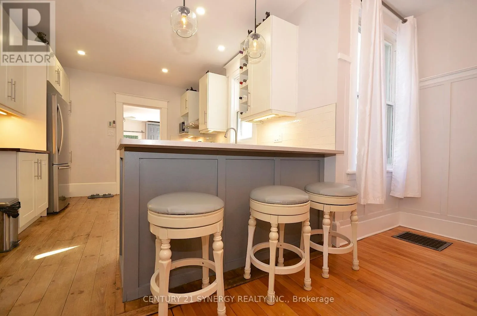 47 ROSLYN AVENUE