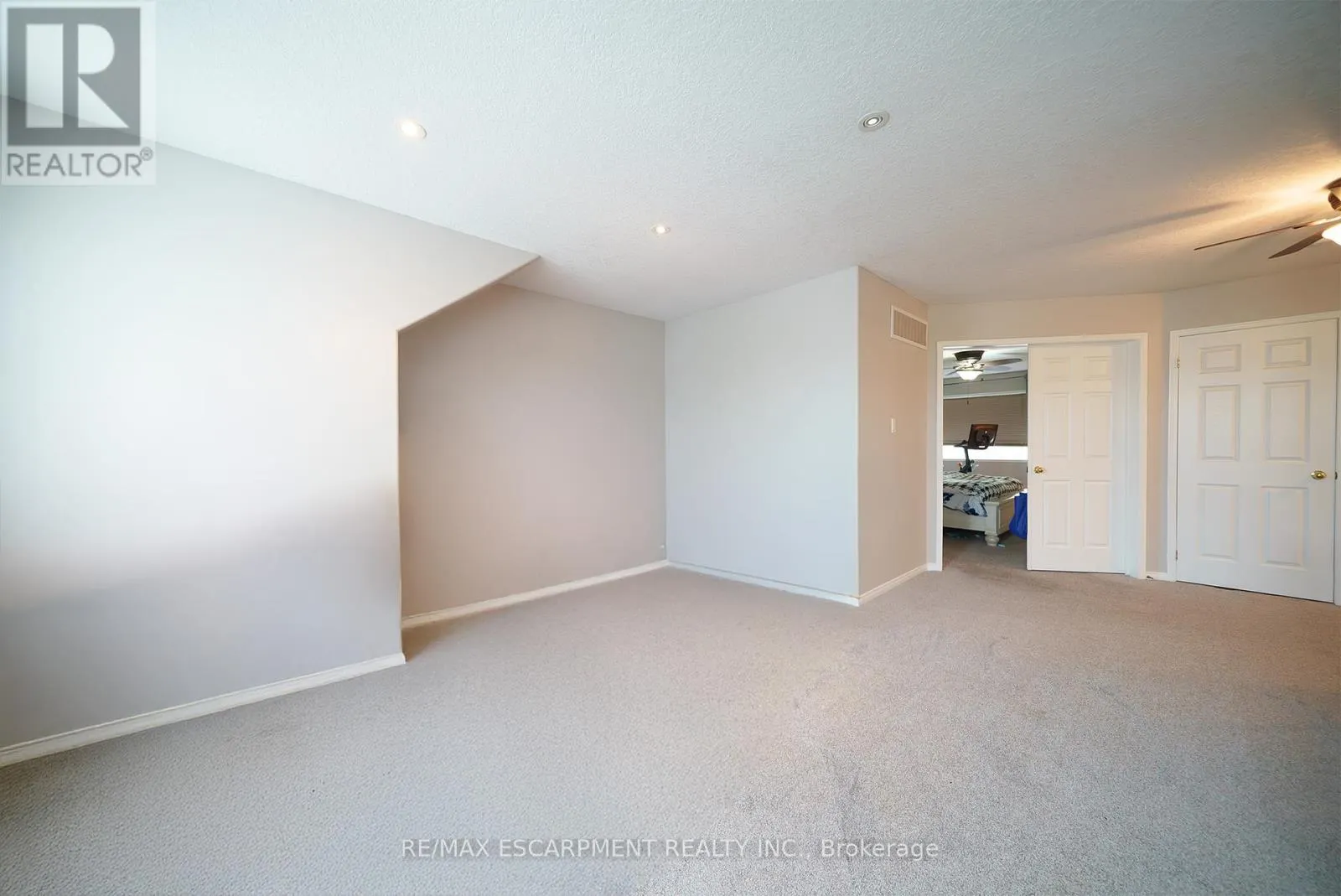 12 GAYDON WAY