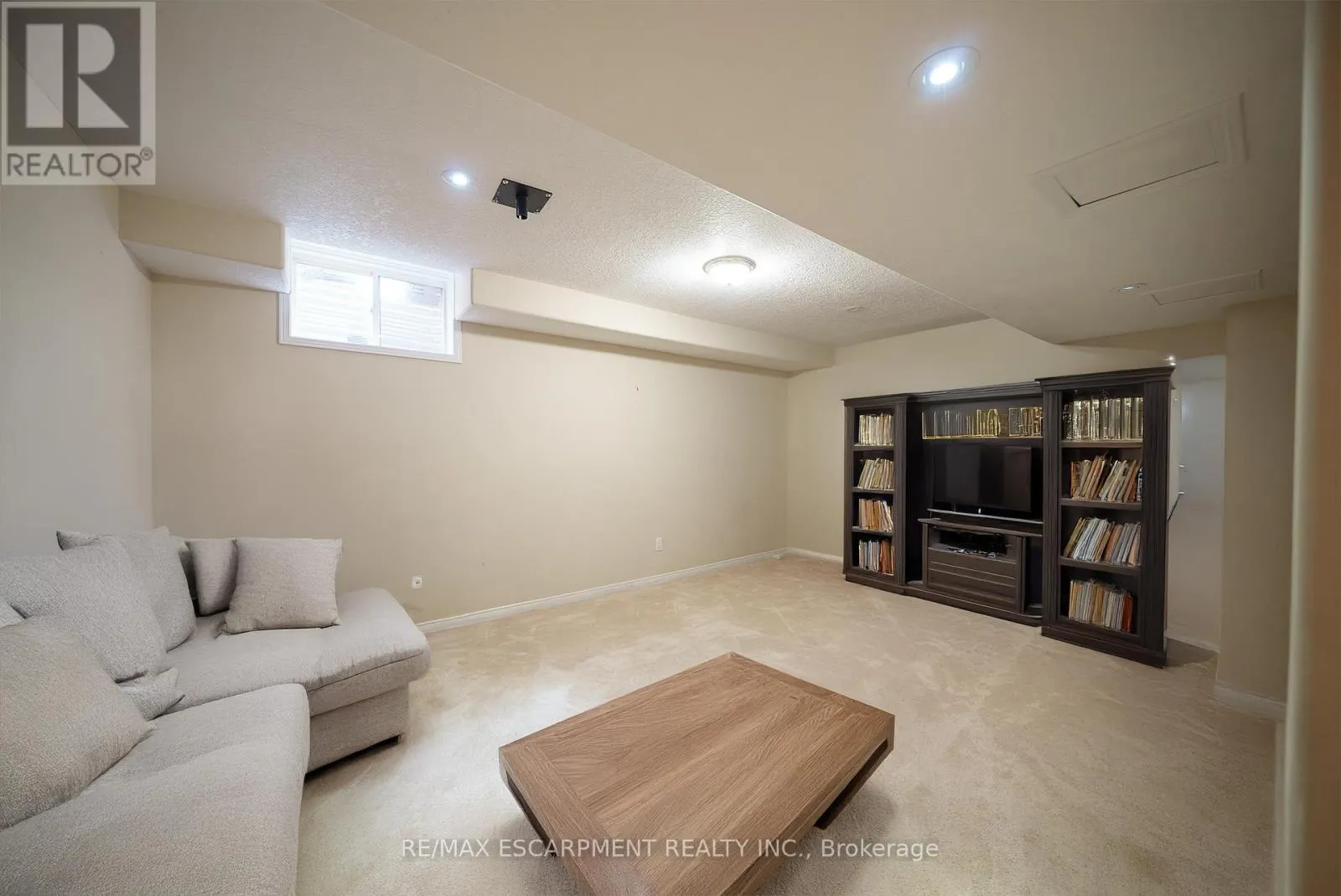 12 GAYDON WAY
