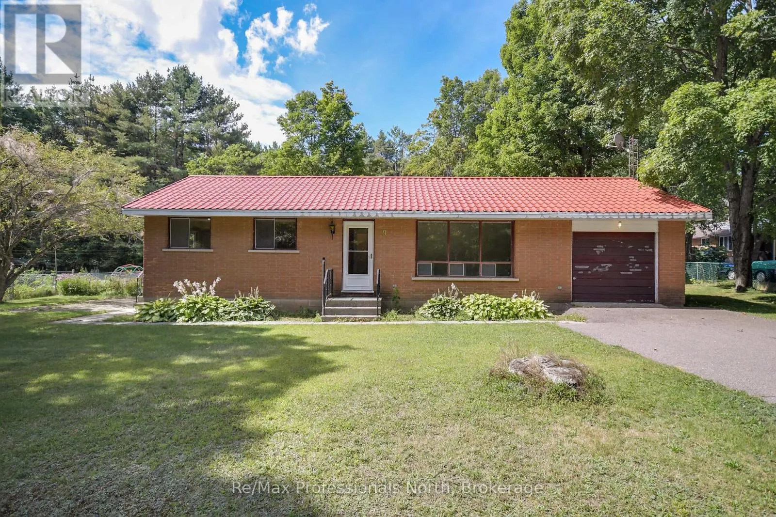 9 MACNAUGHTAN COURT