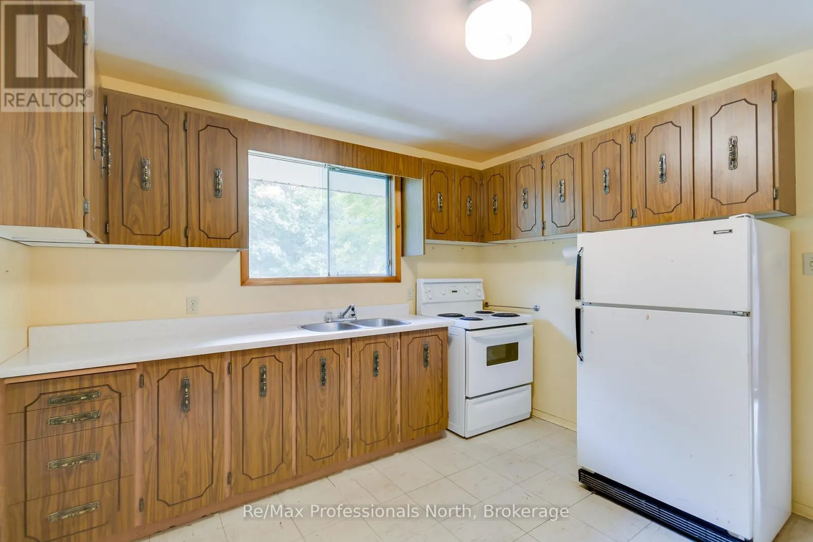 9 MACNAUGHTAN COURT