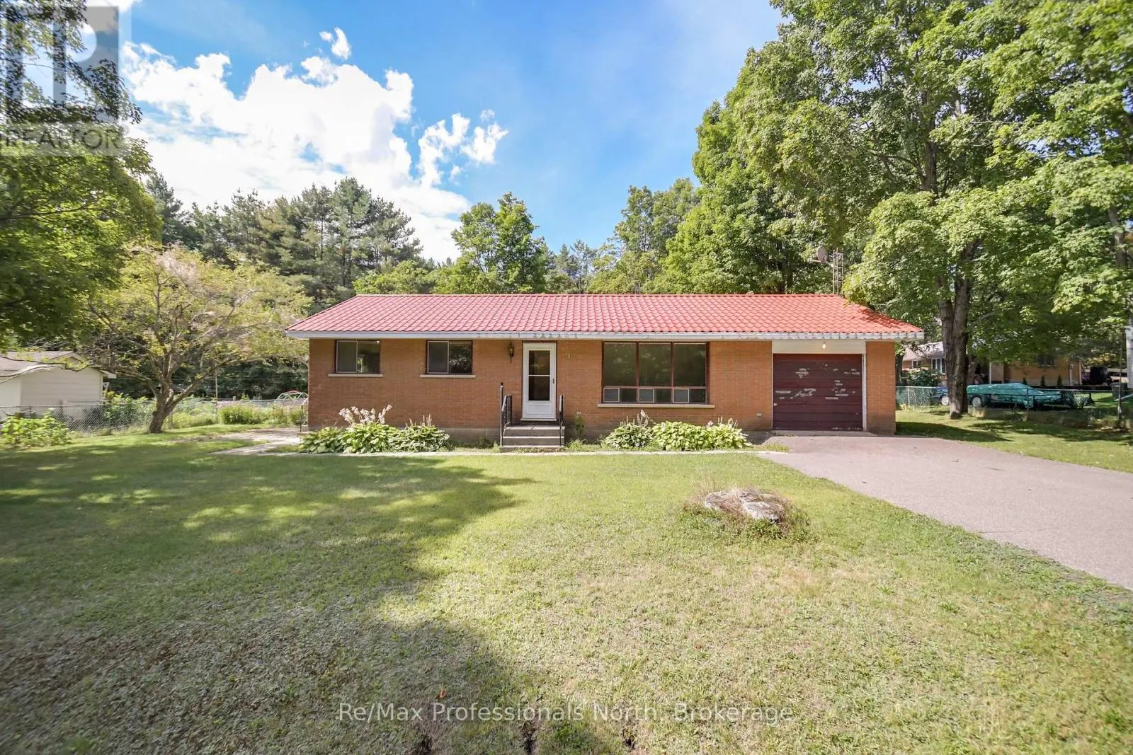 9 MACNAUGHTAN COURT