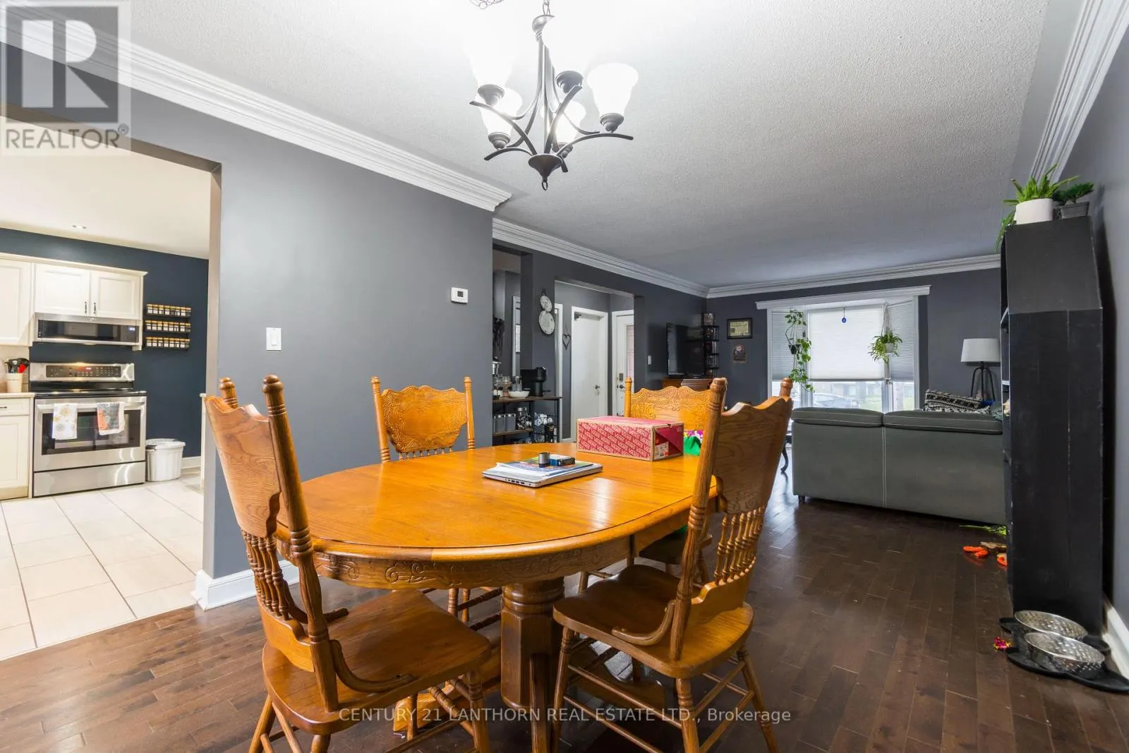 19 BOGART CRESCENT