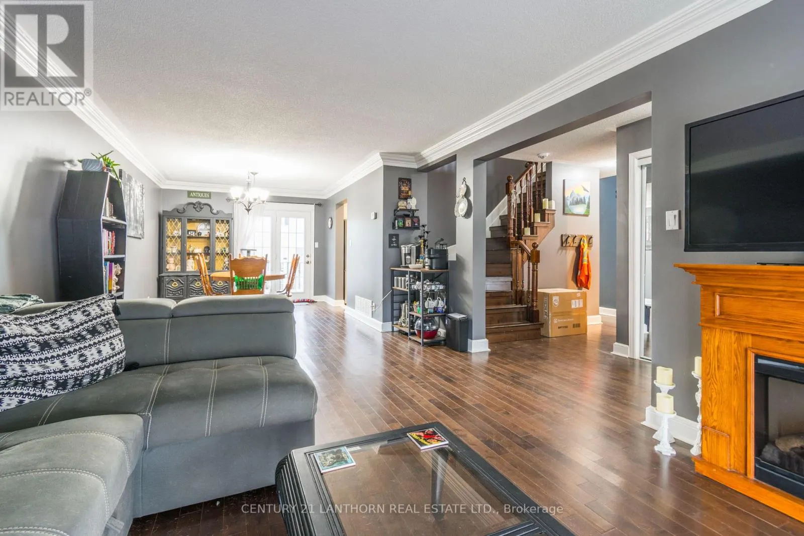 19 BOGART CRESCENT