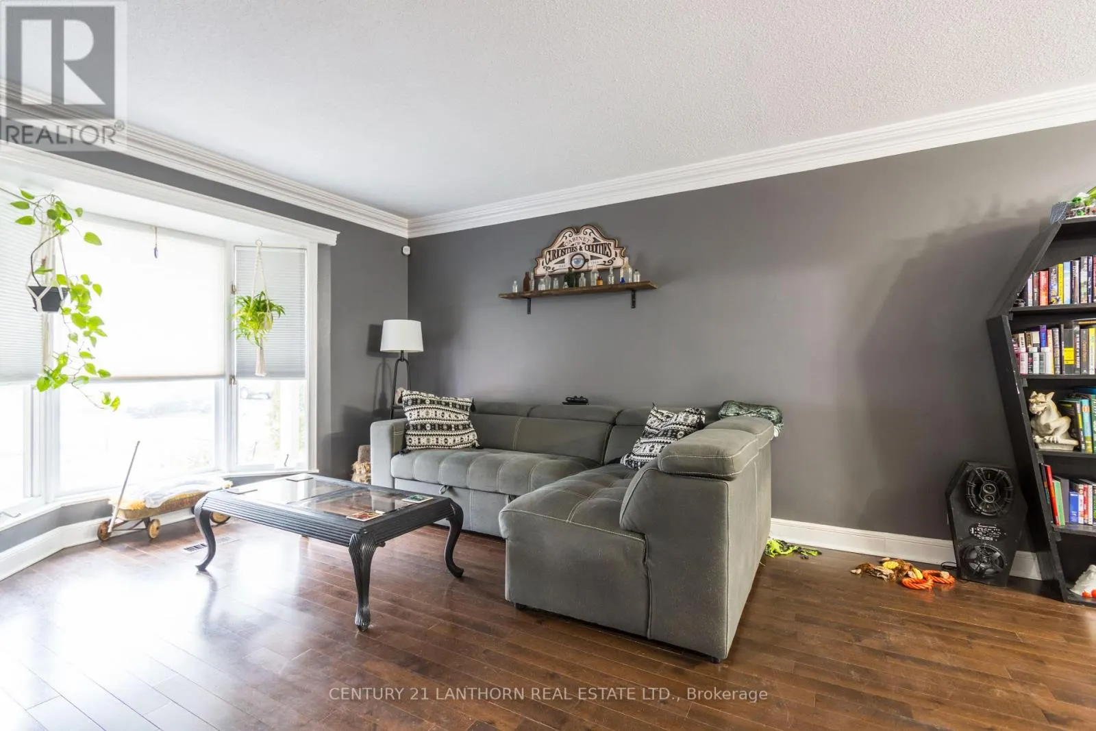 19 BOGART CRESCENT