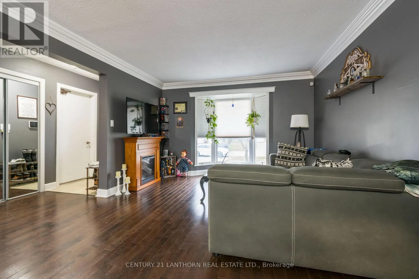 19 BOGART CRESCENT