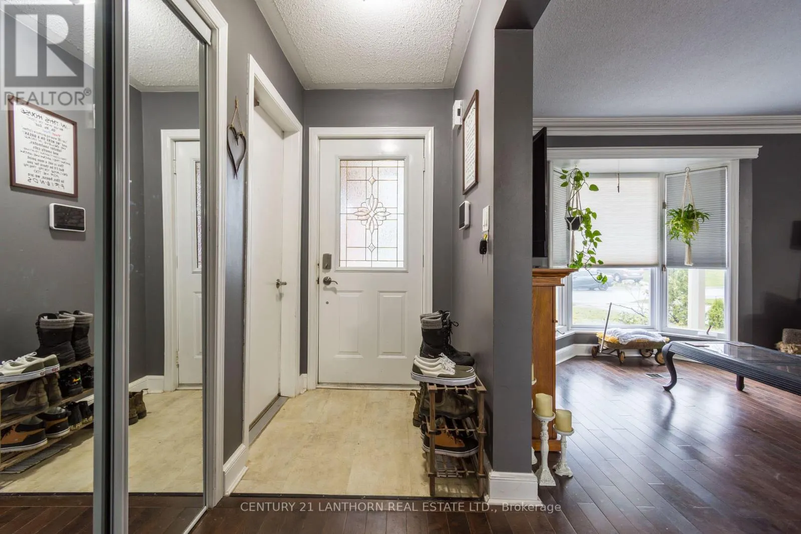 19 BOGART CRESCENT