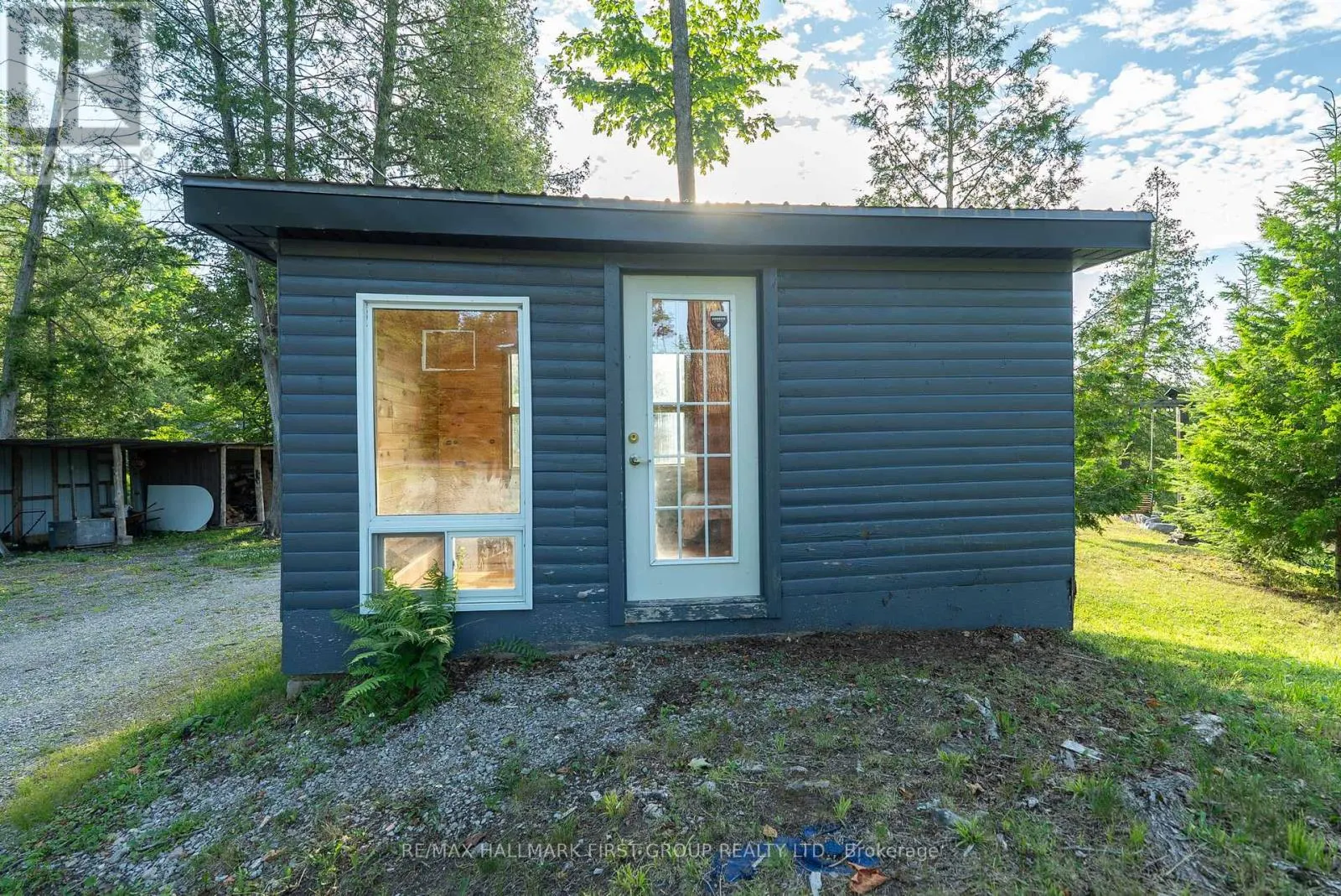 402 STEENBURG LAKE ROAD S