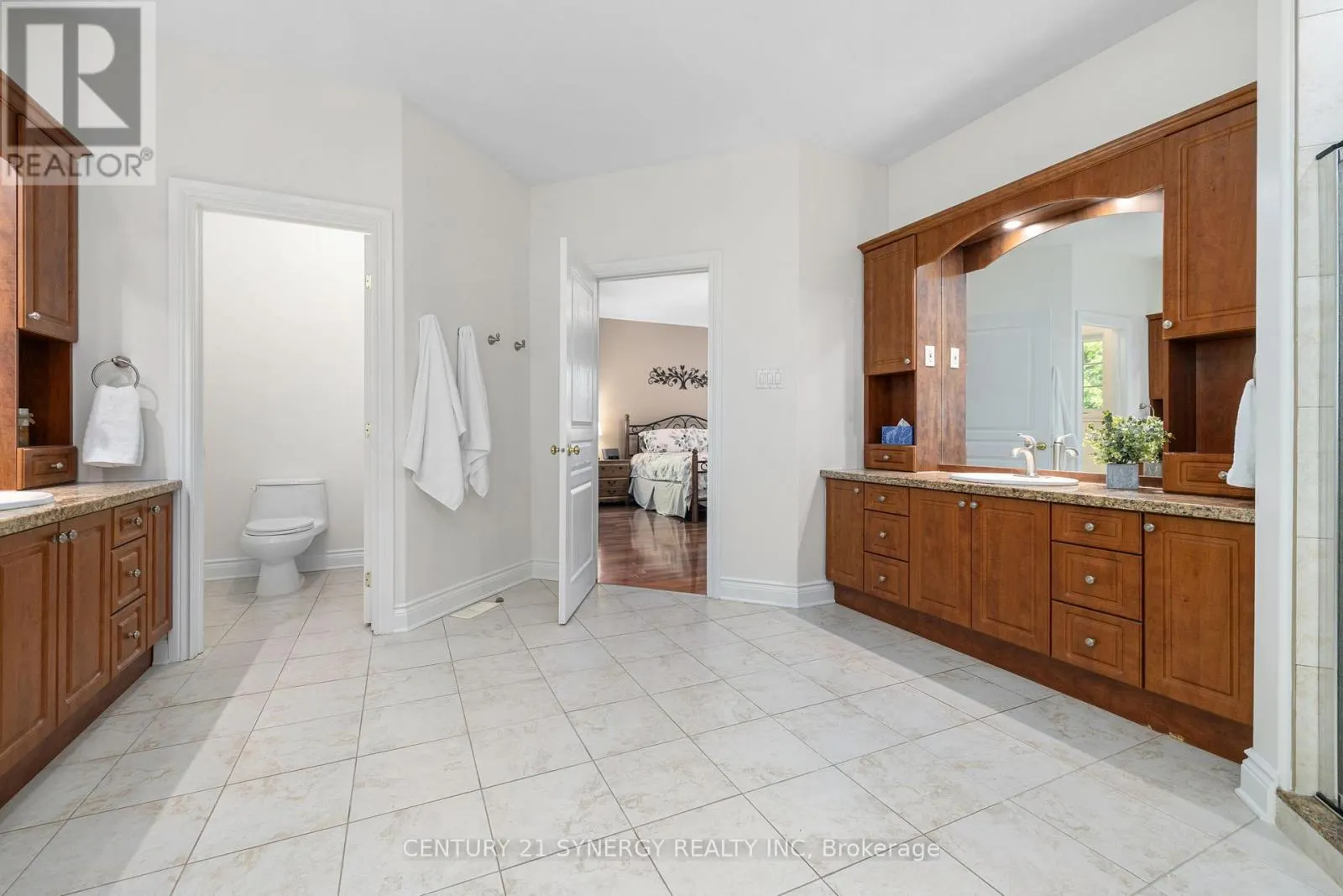 1281 GEORGES VANIER DRIVE N
