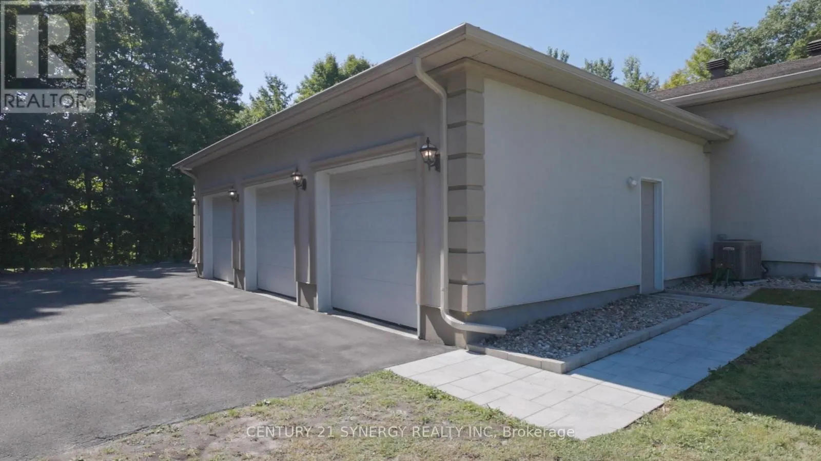 1281 GEORGES VANIER DRIVE N