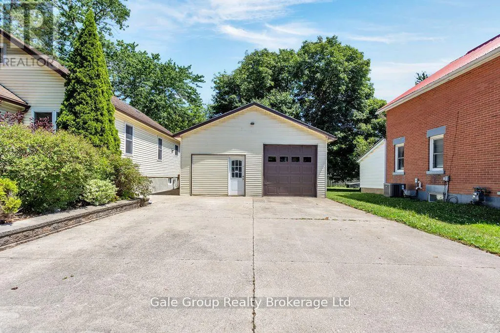 253 JOHN STREET N