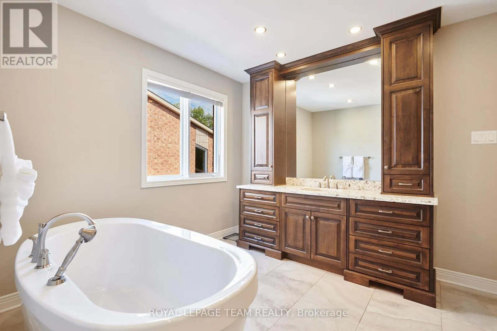 33 NORTHGATE STREET S