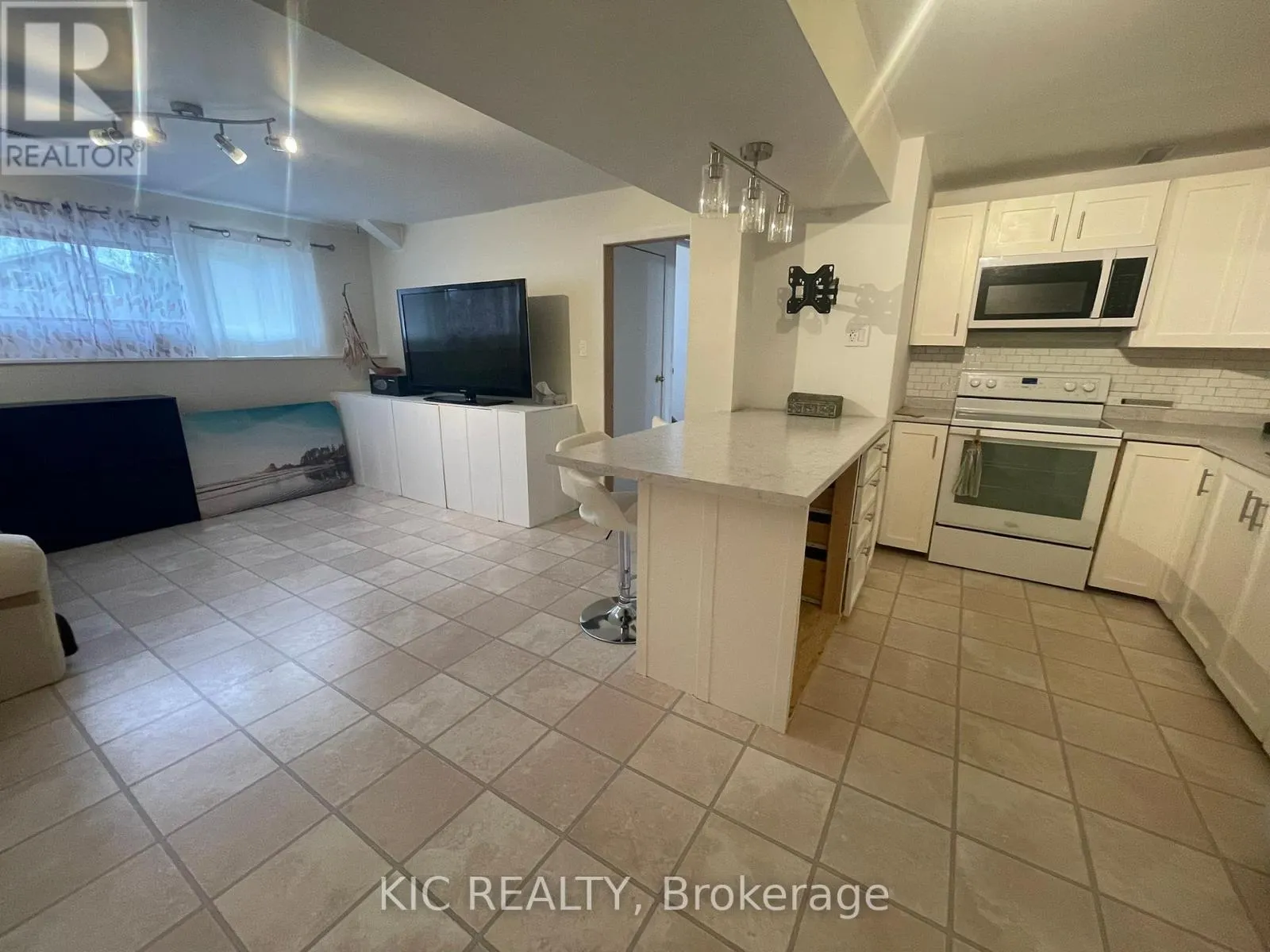 3 CREEKSIDE DRIVE