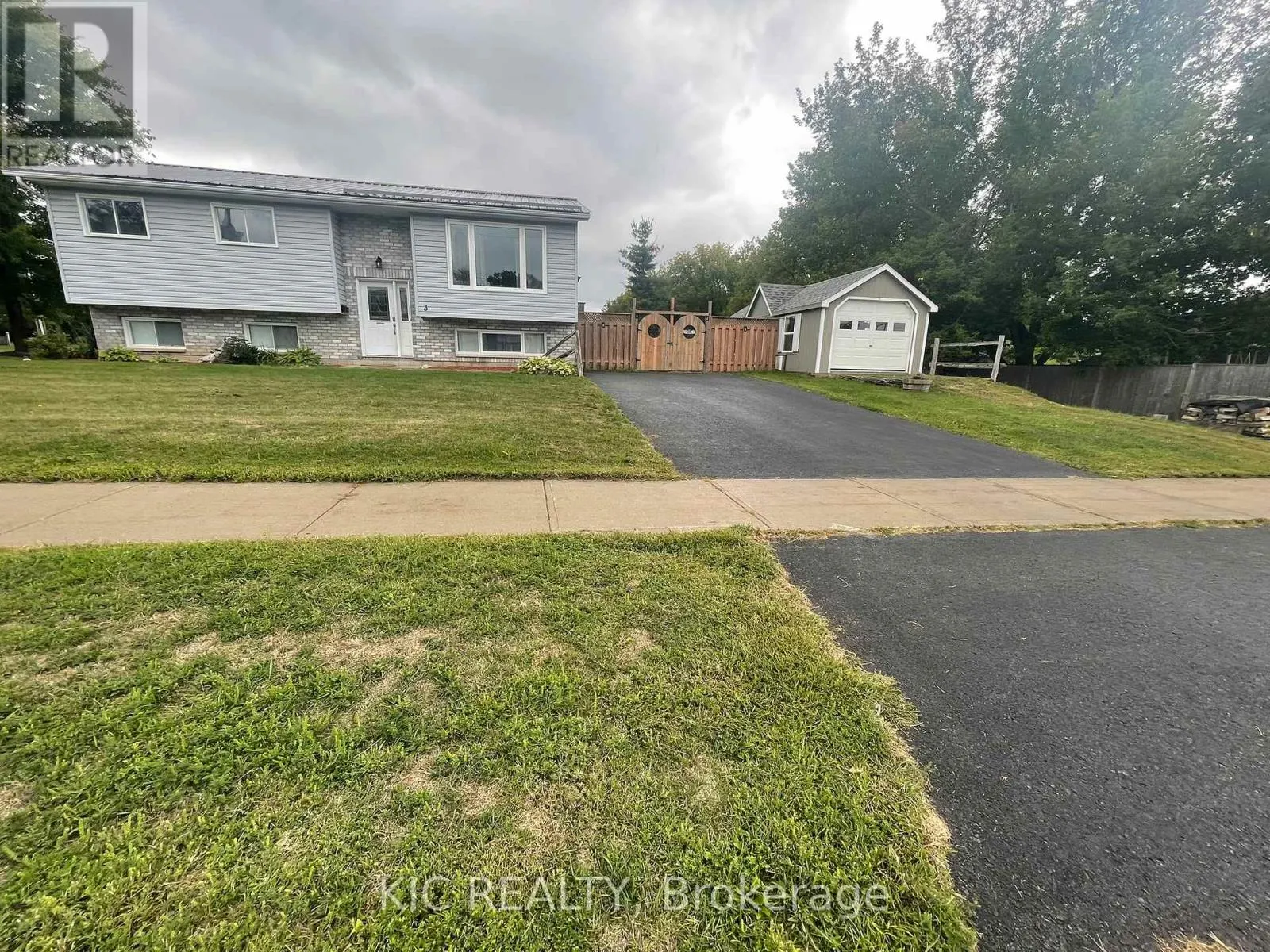 3 CREEKSIDE DRIVE