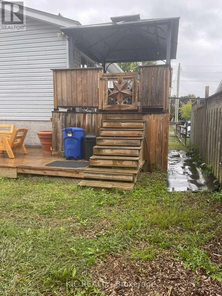 3 CREEKSIDE DRIVE