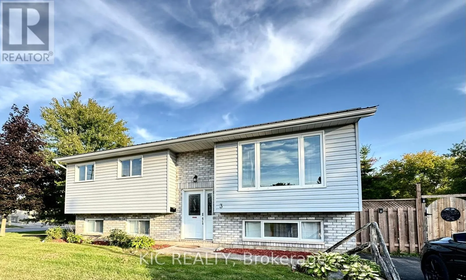 3 CREEKSIDE DRIVE