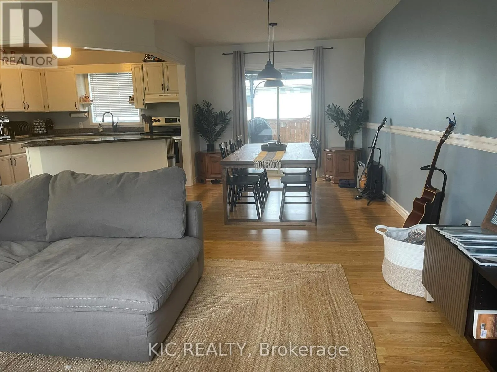 3 CREEKSIDE DRIVE