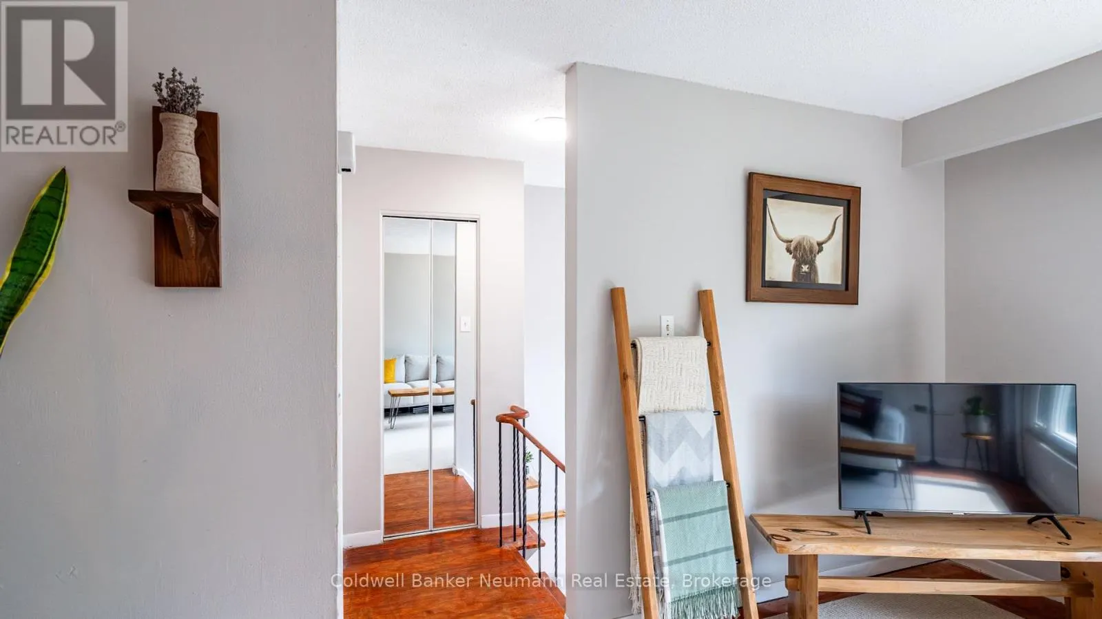 54 CONROY CRESCENT