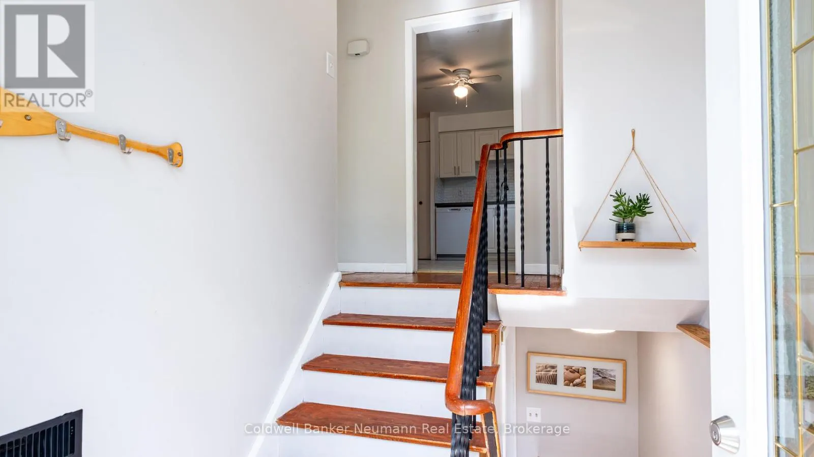 54 CONROY CRESCENT