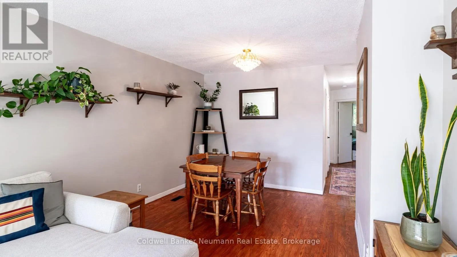 54 CONROY CRESCENT