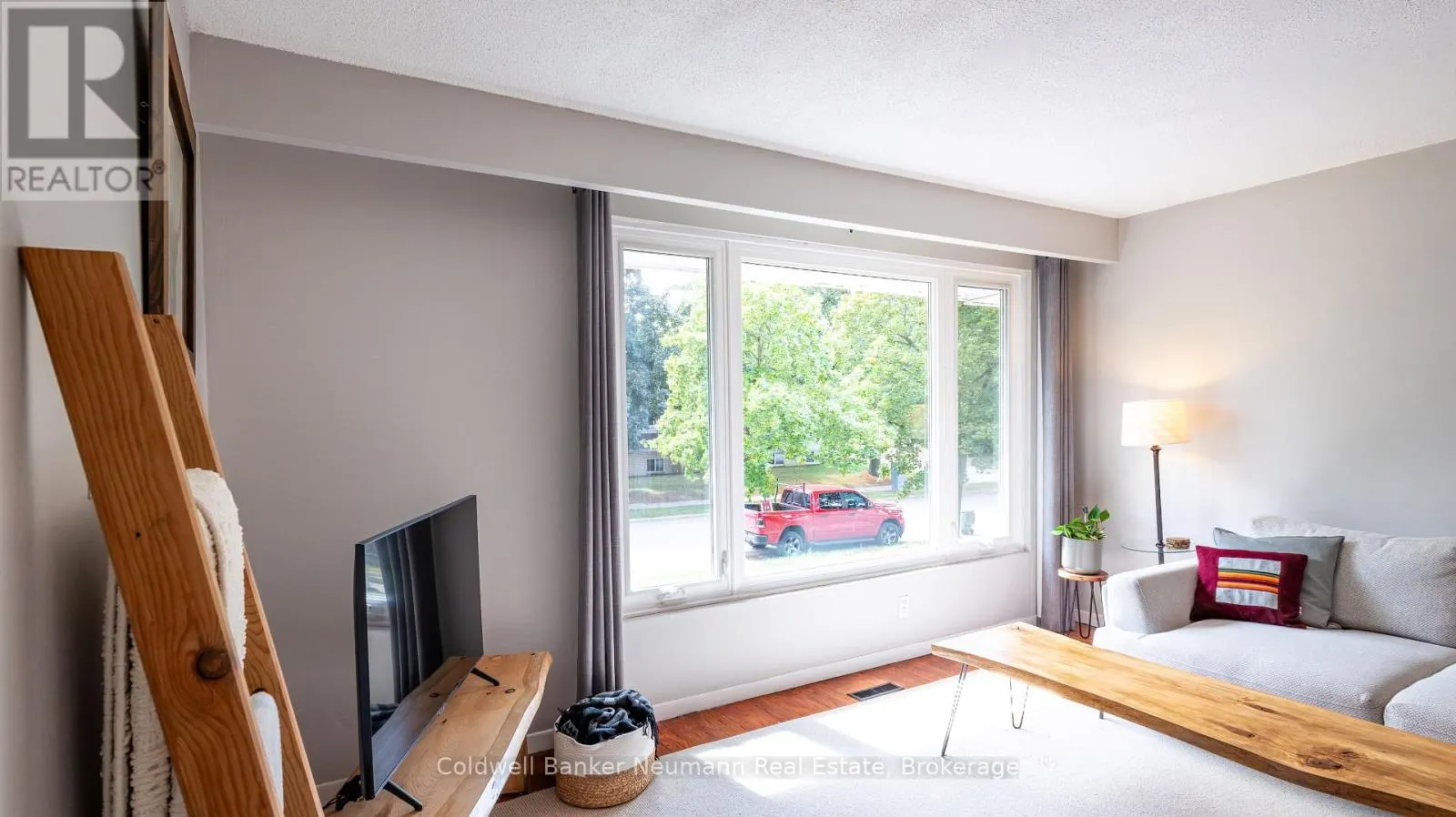 54 CONROY CRESCENT